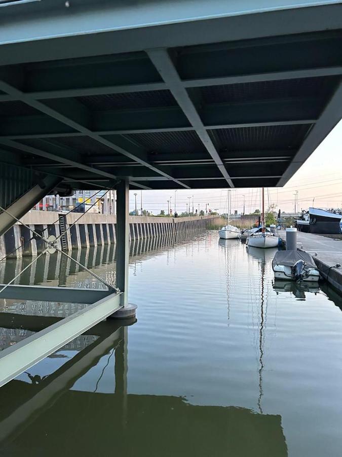 Wheelhouse Euphrate Houseboat Bed & Breakfast Diemen Ngoại thất bức ảnh